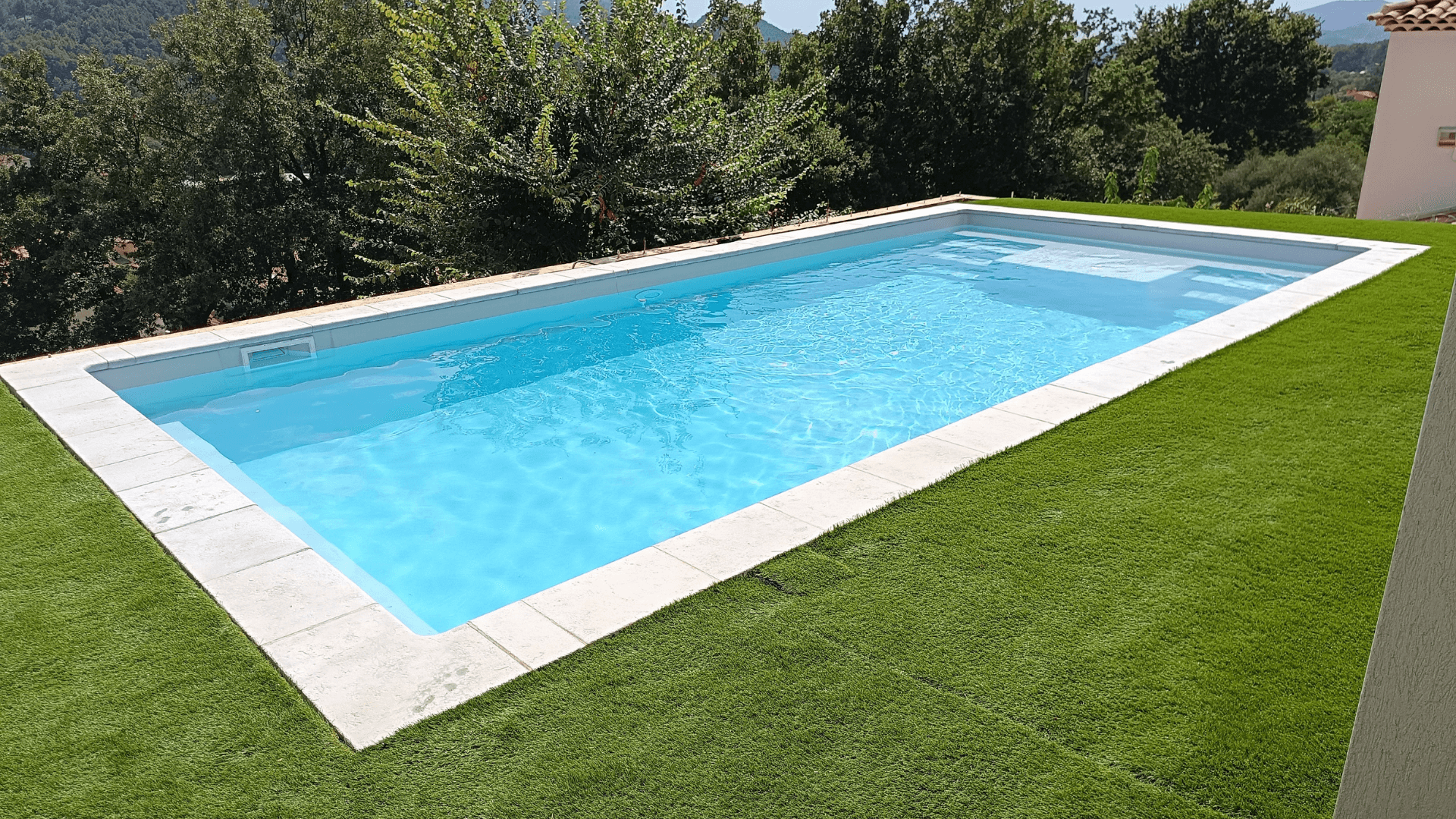Piscine avec plage immergée ou sans