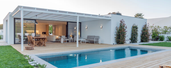Piscine design coque polyester